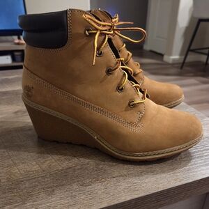 Timberland Women's Tan Lace-Up Wedge Boots